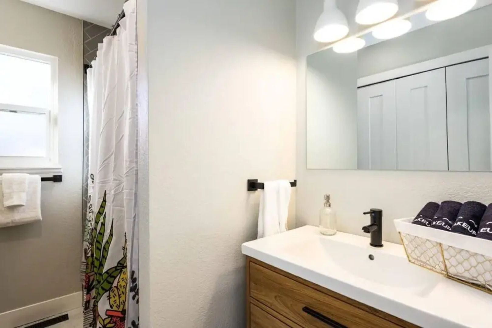 Cheerful Denver Hideaway W 2 Queen Beds Unit B