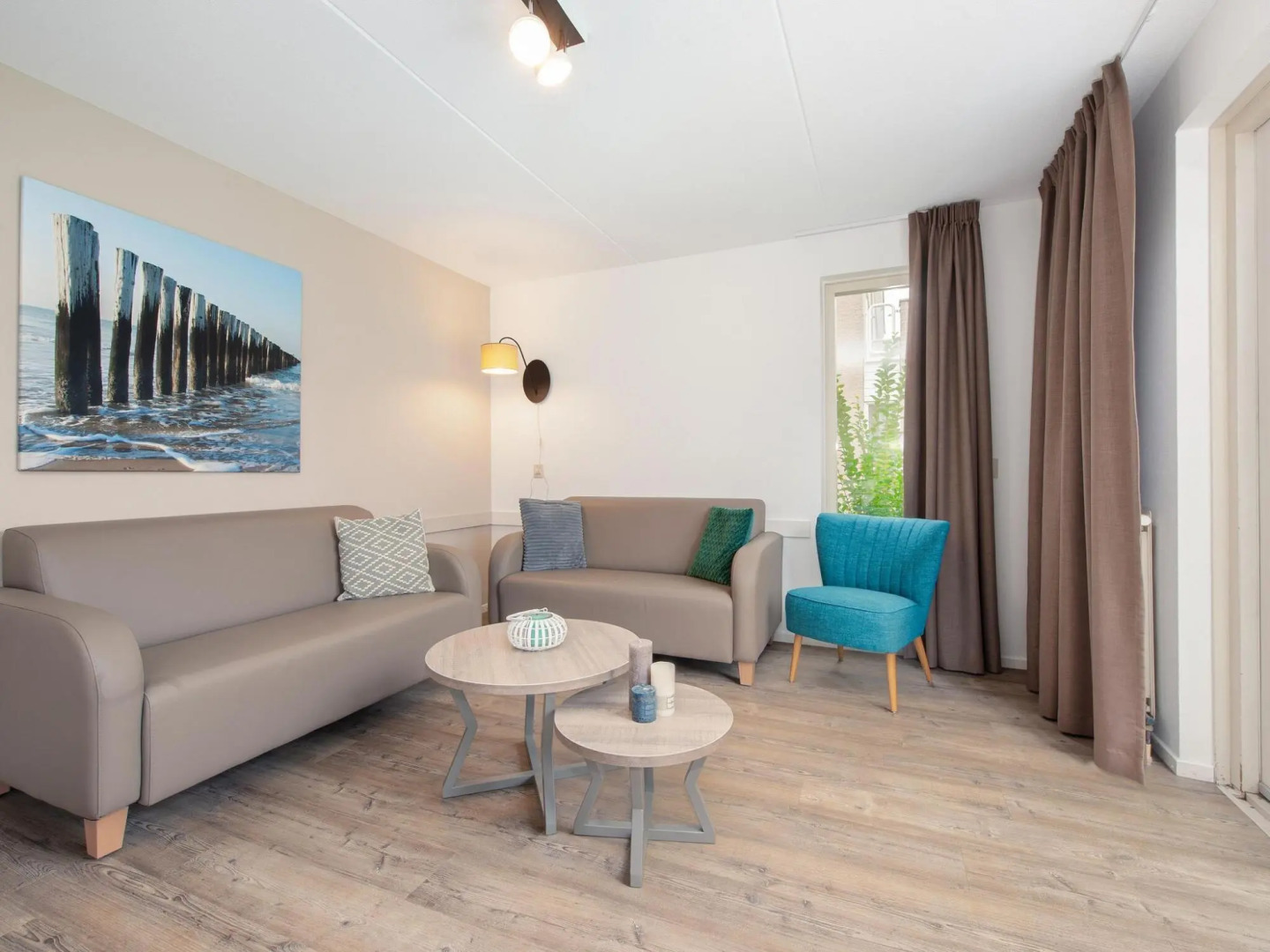 Restyled Bungalow With Dishwasher, Near the Beach