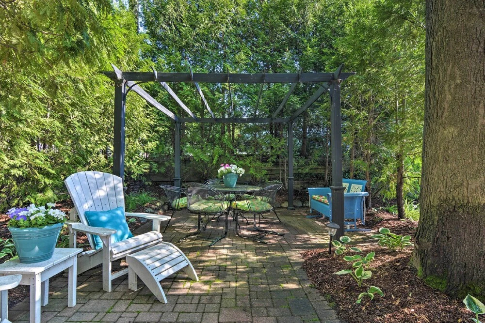 Downtown Charlevoix Duplex 1/2 Mi to Lake Michigan