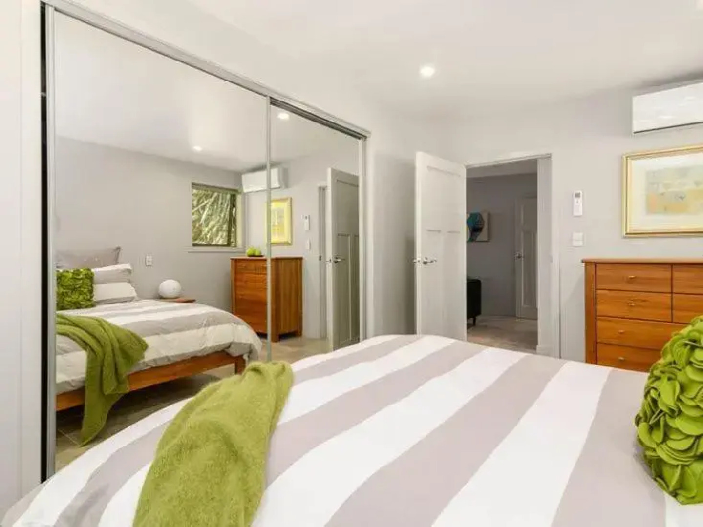 FlaxWater Bach - Lake Tarawera Holiday Home