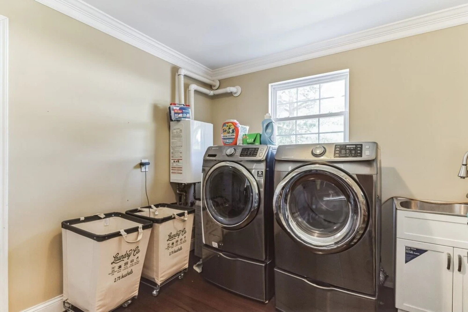 Leo Farm Villa - Beautiful Country Retreat 5 Bedroom Villa by RedAwning