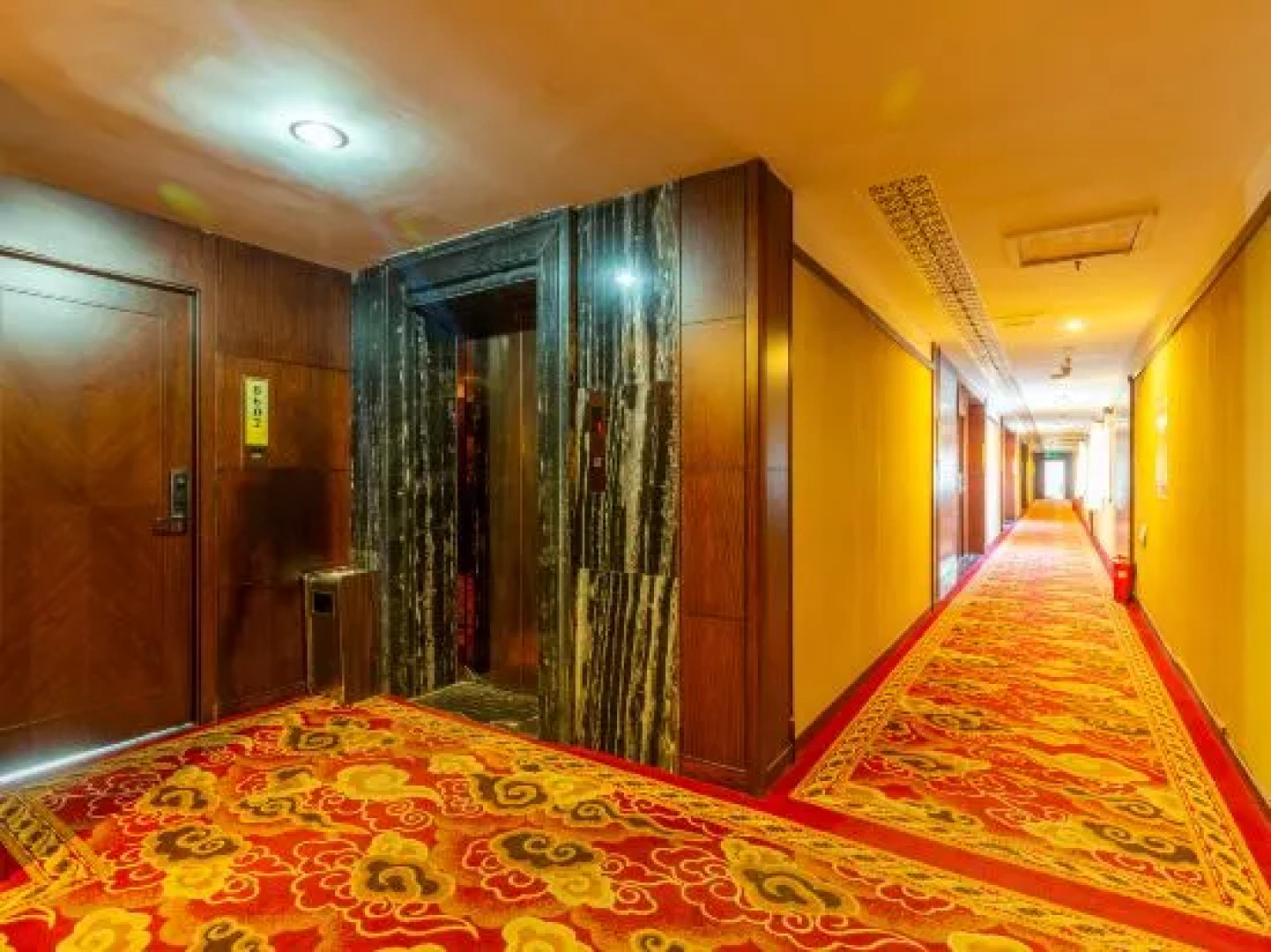 Golden Emperor Hotel