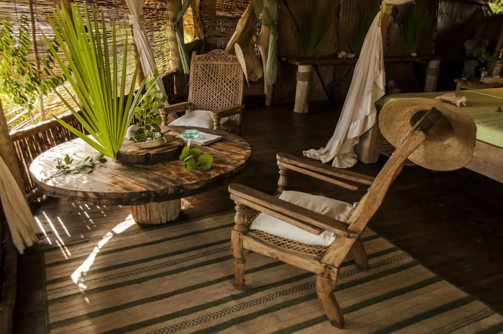 H12 Delta Dunes Lodge