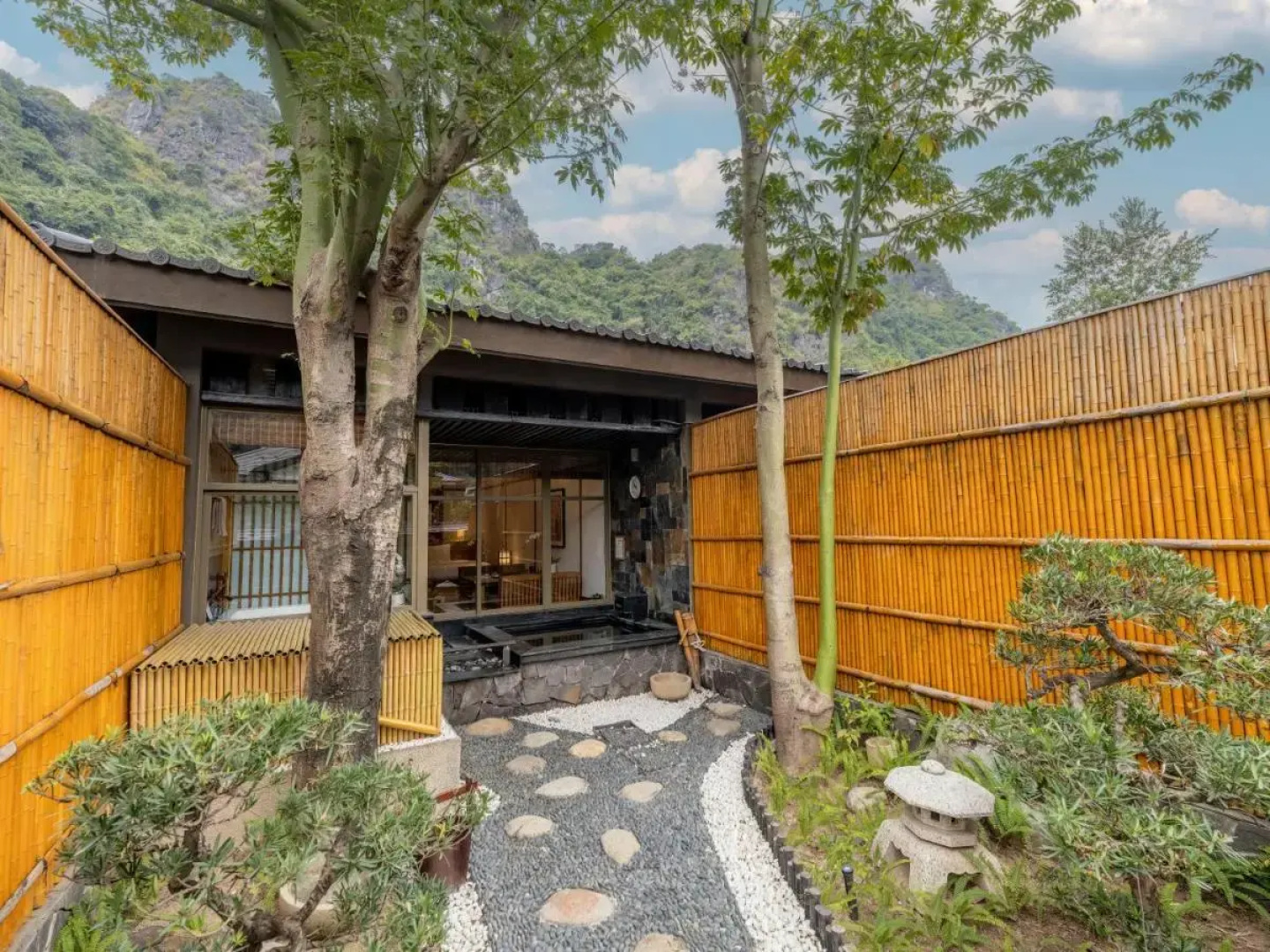 Yoko Onsen Quang Hanh