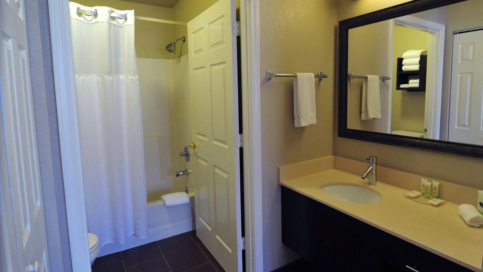Staybridge Suites Chicago-Oakbrook Terrace by IHG