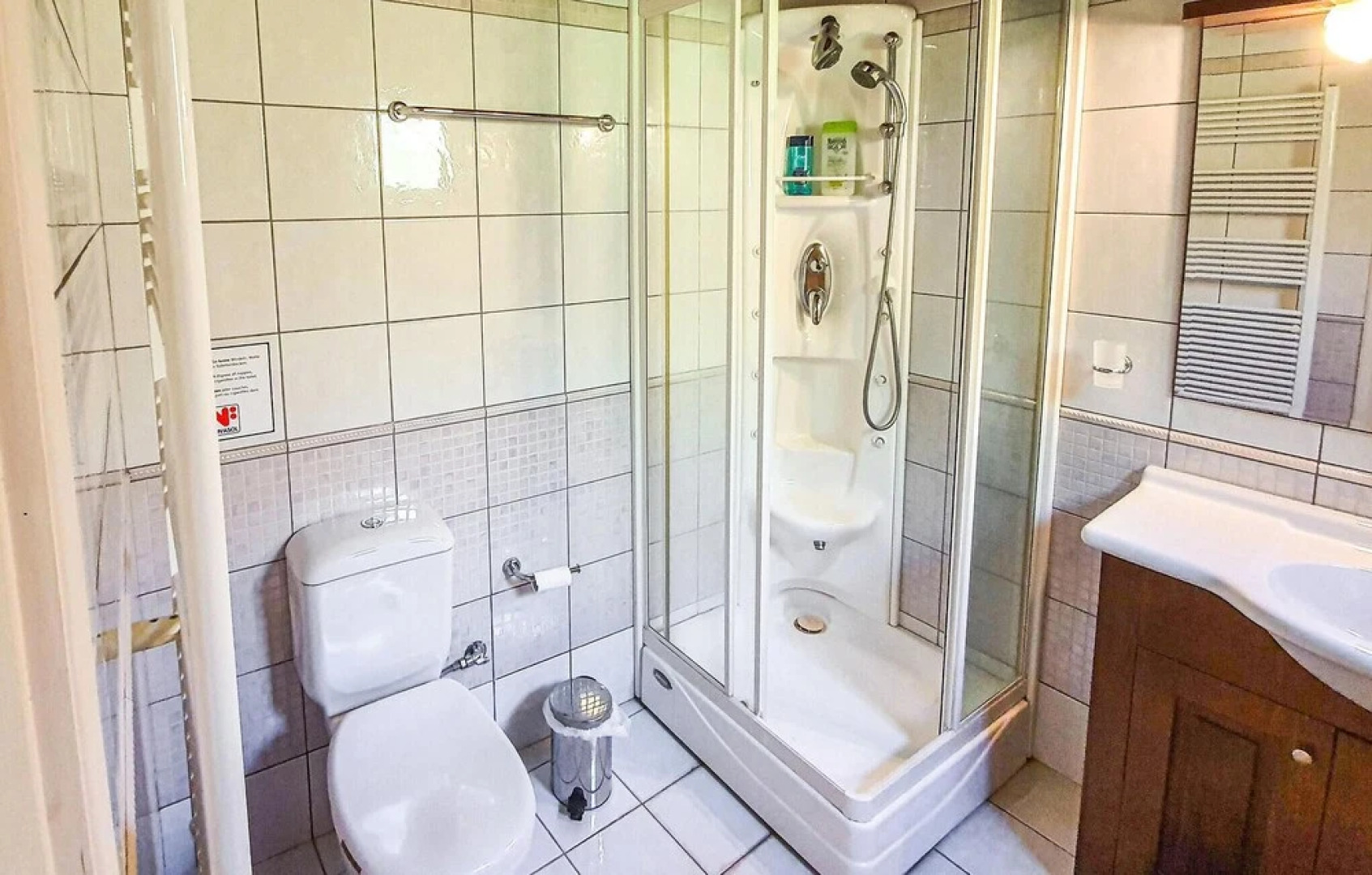 Stunning Home in Kiato With Sauna, Wifi and 5 Bedrooms