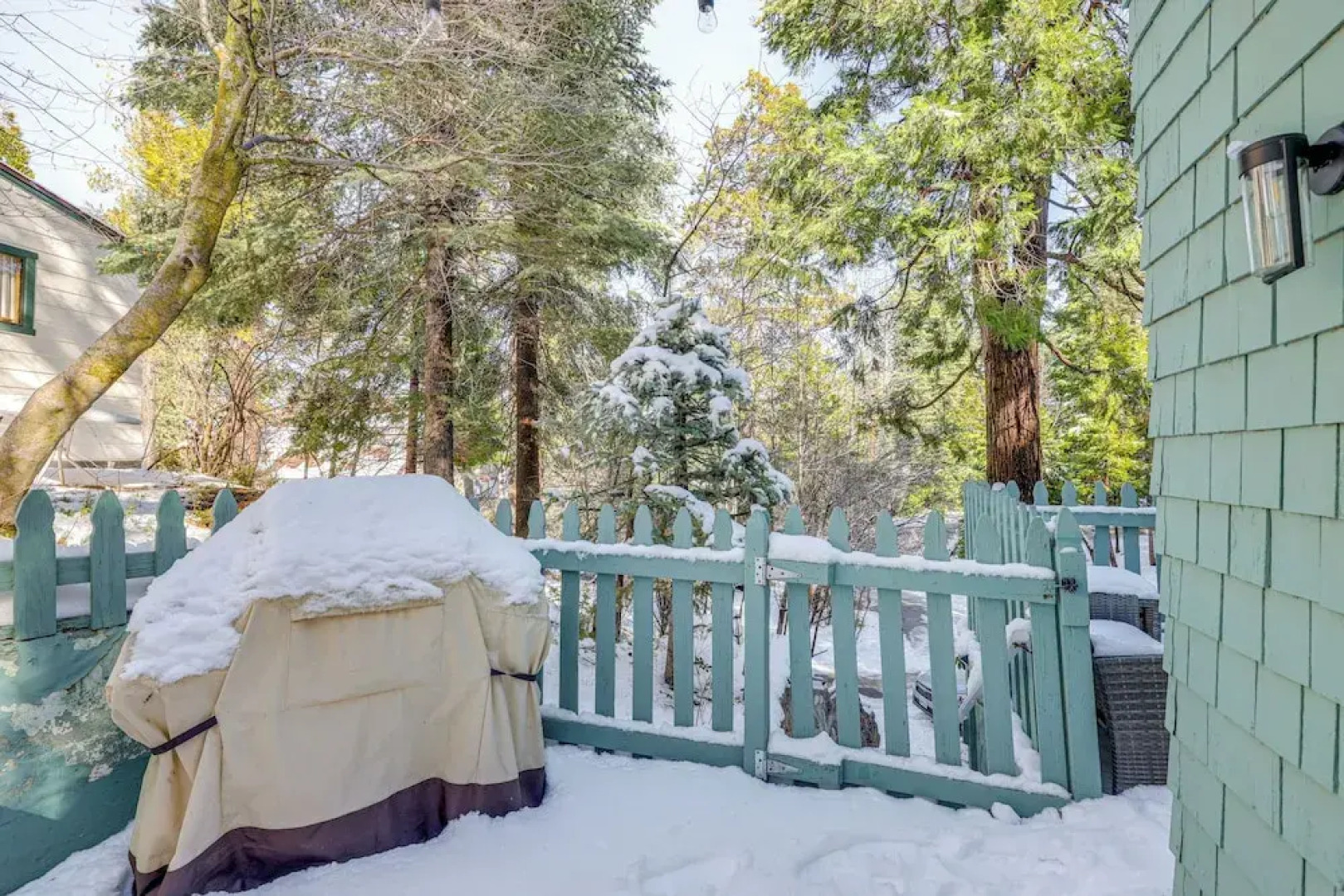 Walkable 'green Gables Cottage' in Lake Arrowhead