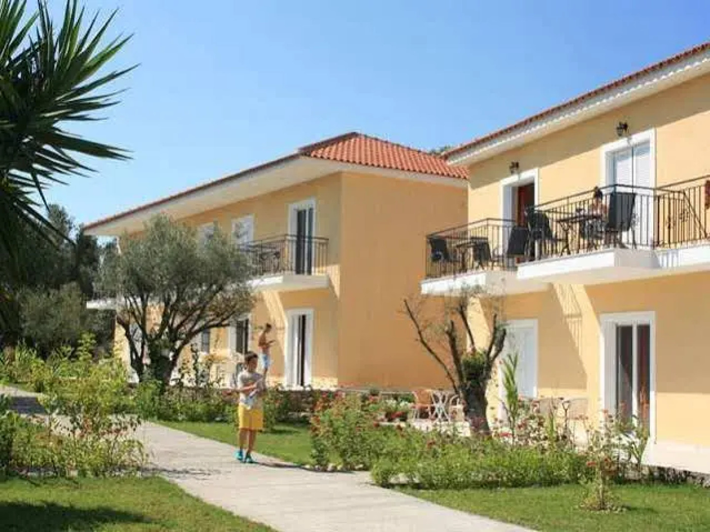 Pythos Studios & Apartments