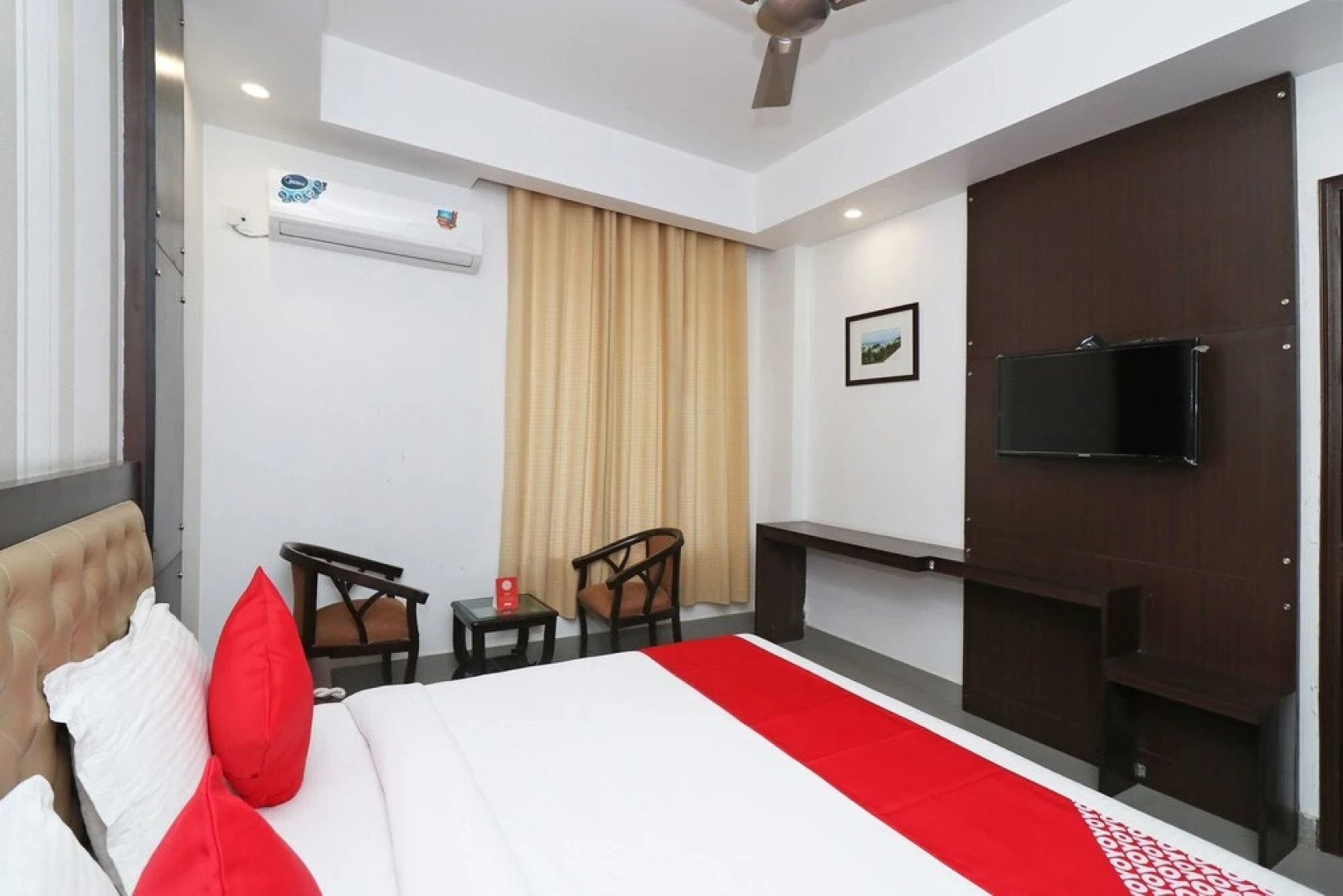 Capital O 18443 Hotel Nano