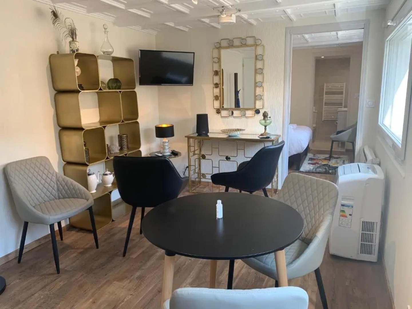 Chez Eric, charmant studio, idéalement situé.