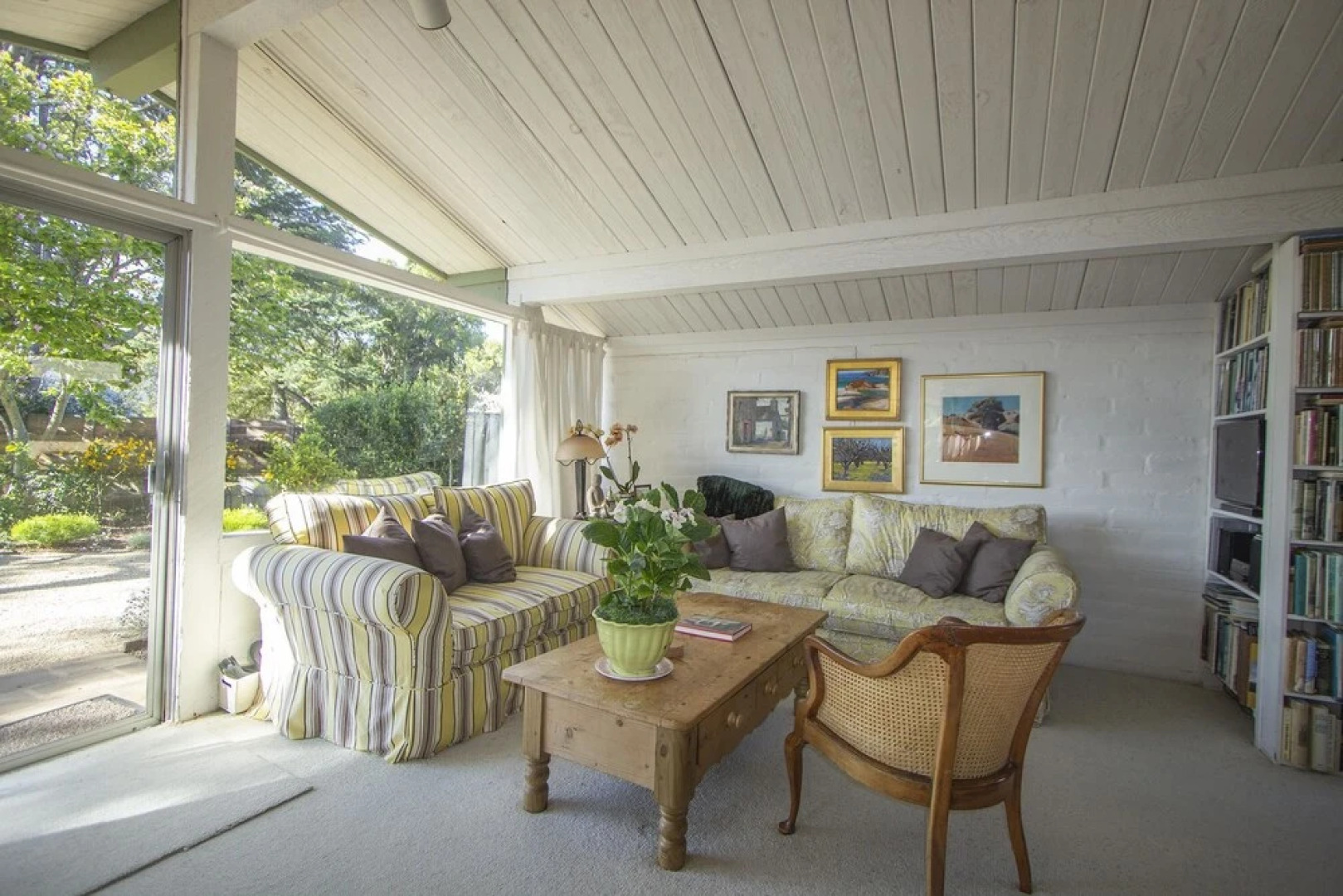 "Pepper Tree Cottage" Panoramic Views of Carmel Valley, Walking Distance to the Village