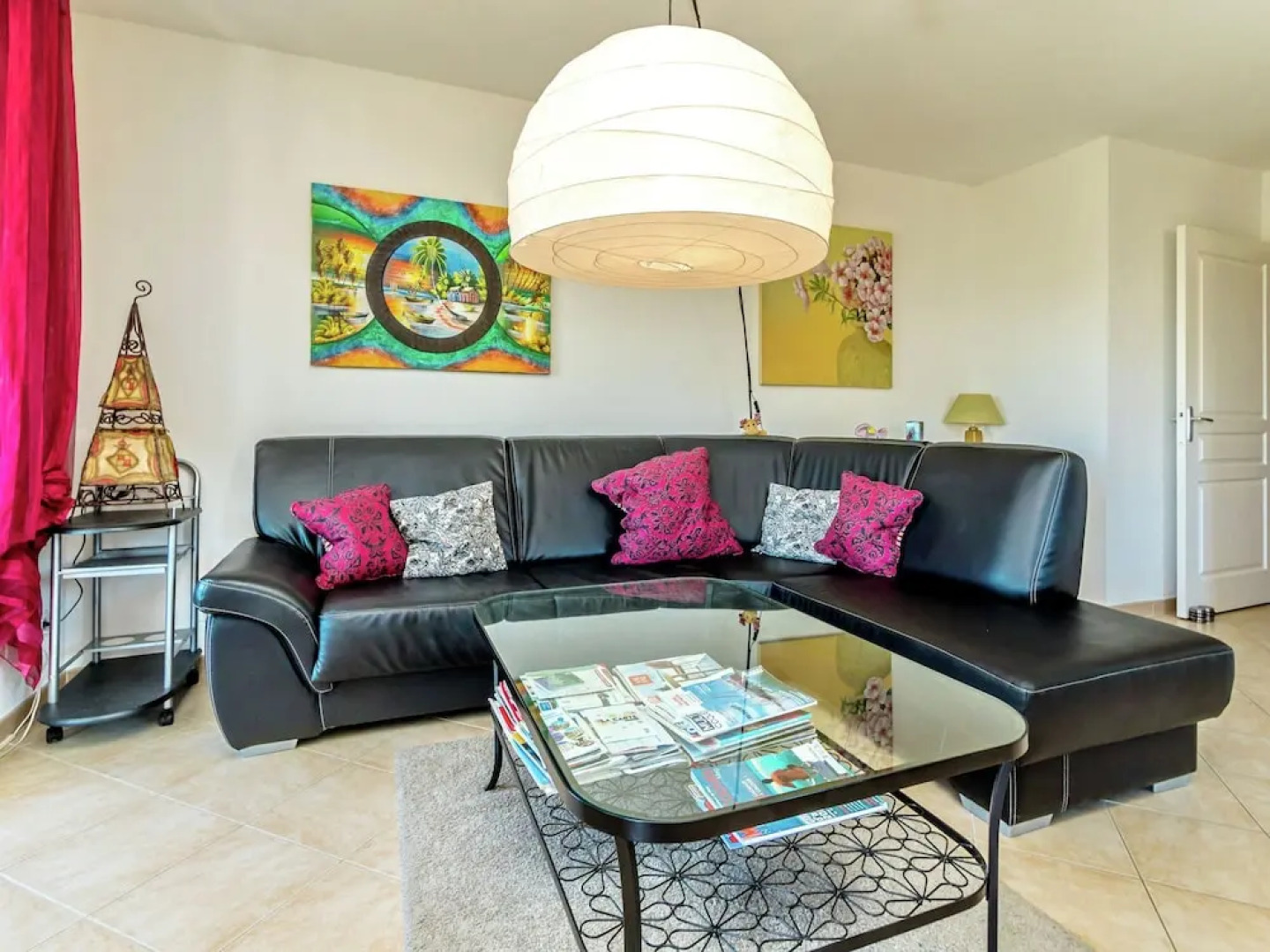 Charming Apartment in Mallemort with Swimming Pool