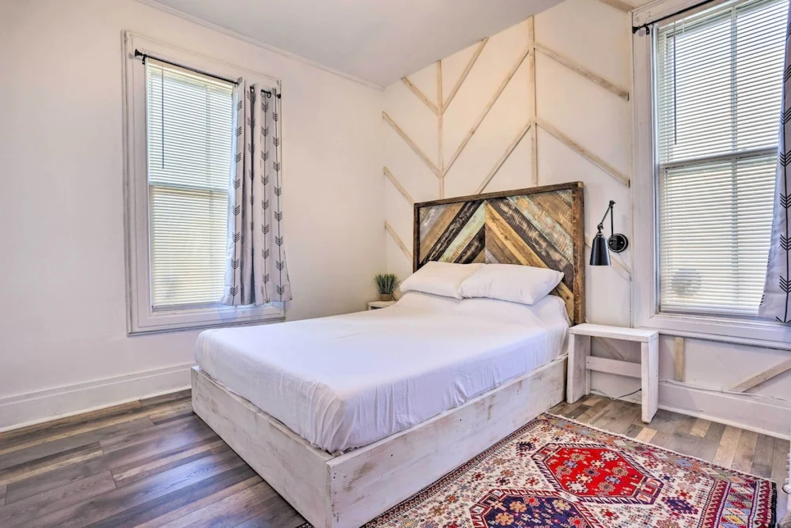 Chic Newark Escape w/ Balcony < 14 Mi to Nyc!