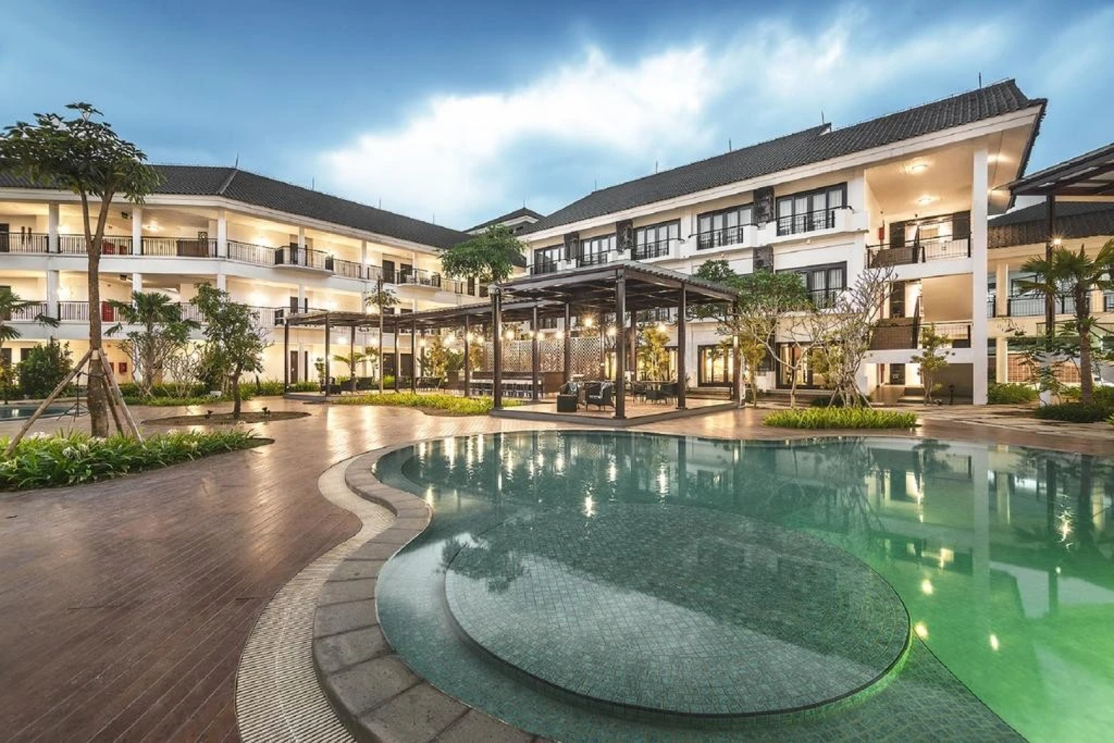 Lido Lake Resort By MNC Hotel