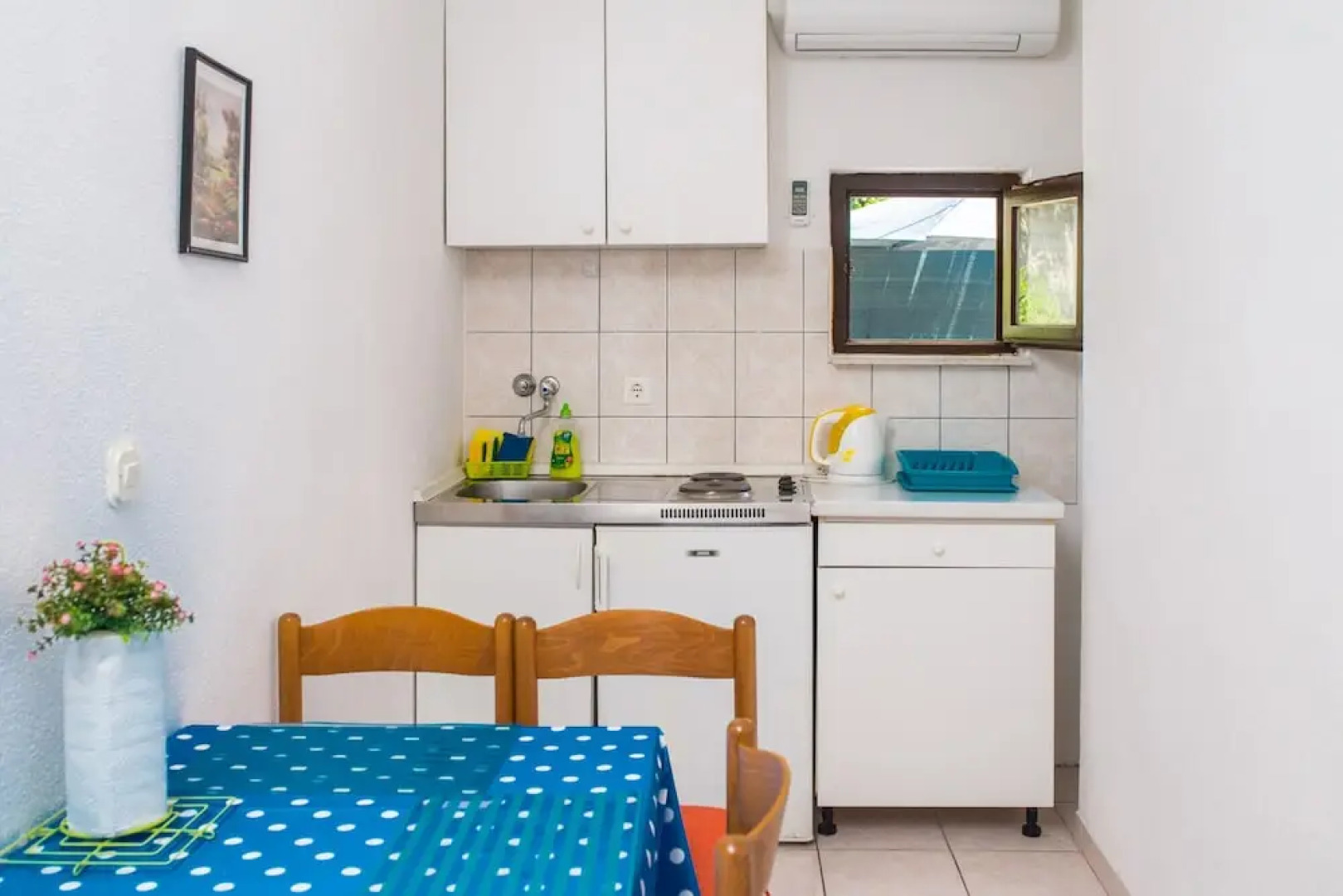 Studio Next to the Beach w Terrace & Parking