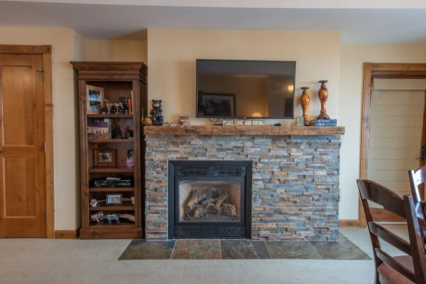 Large 3 Bedroom Bathroom In Mountaineer Square Condo - No Cleaning Fee! by RedAwning