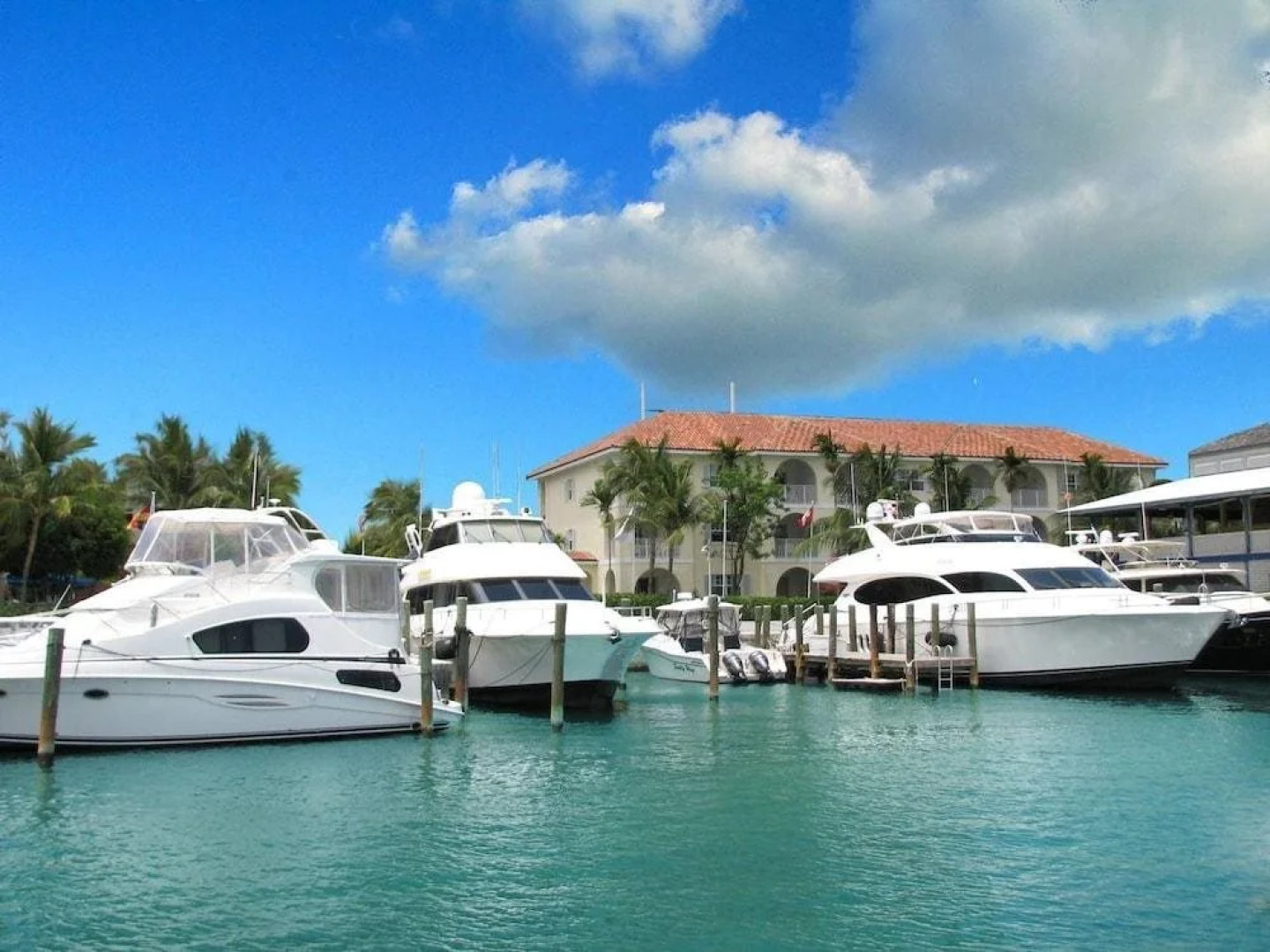 Paradise Harbour Club & Marina