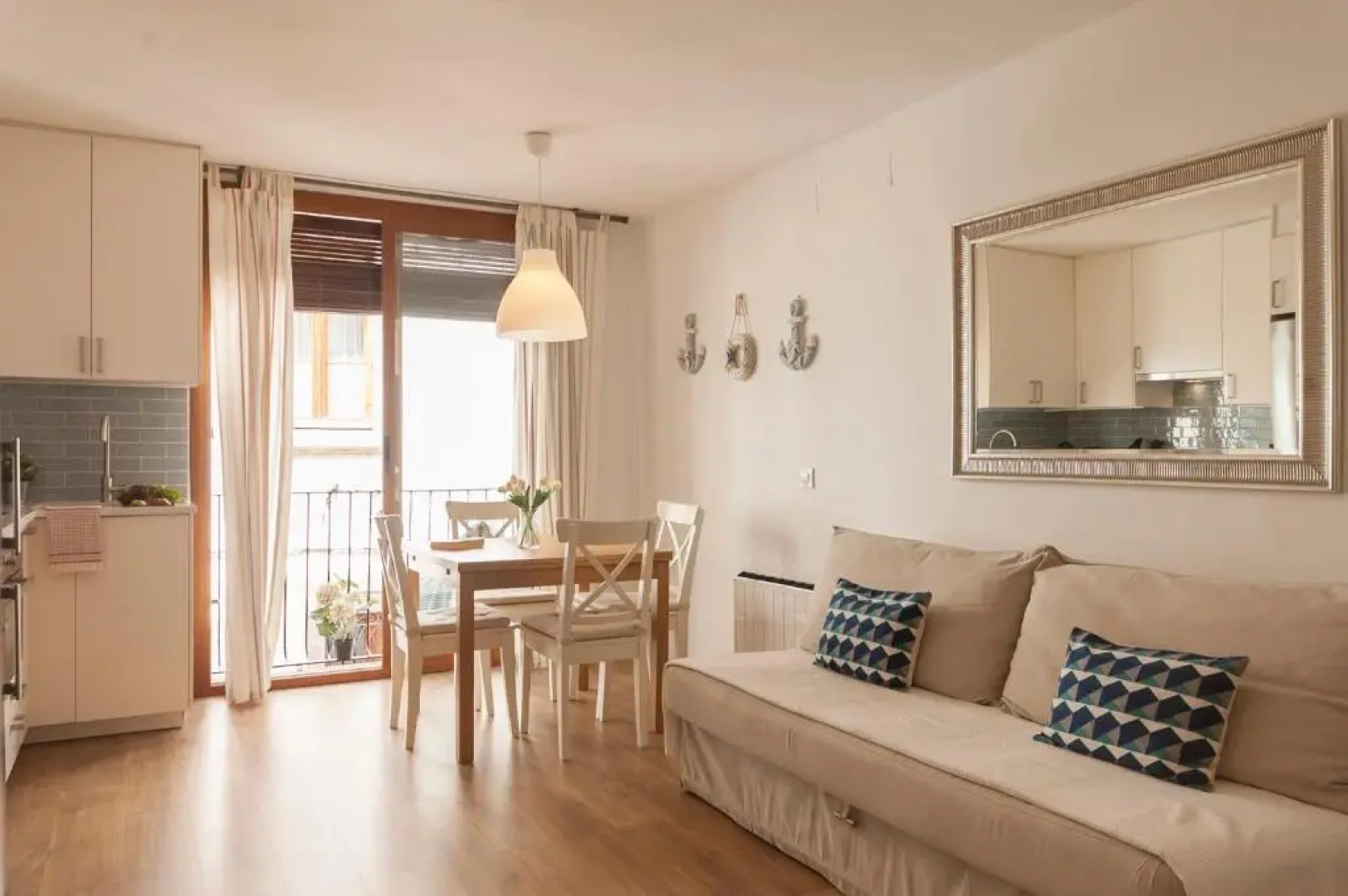 Lets Holidays Centric House with Parking