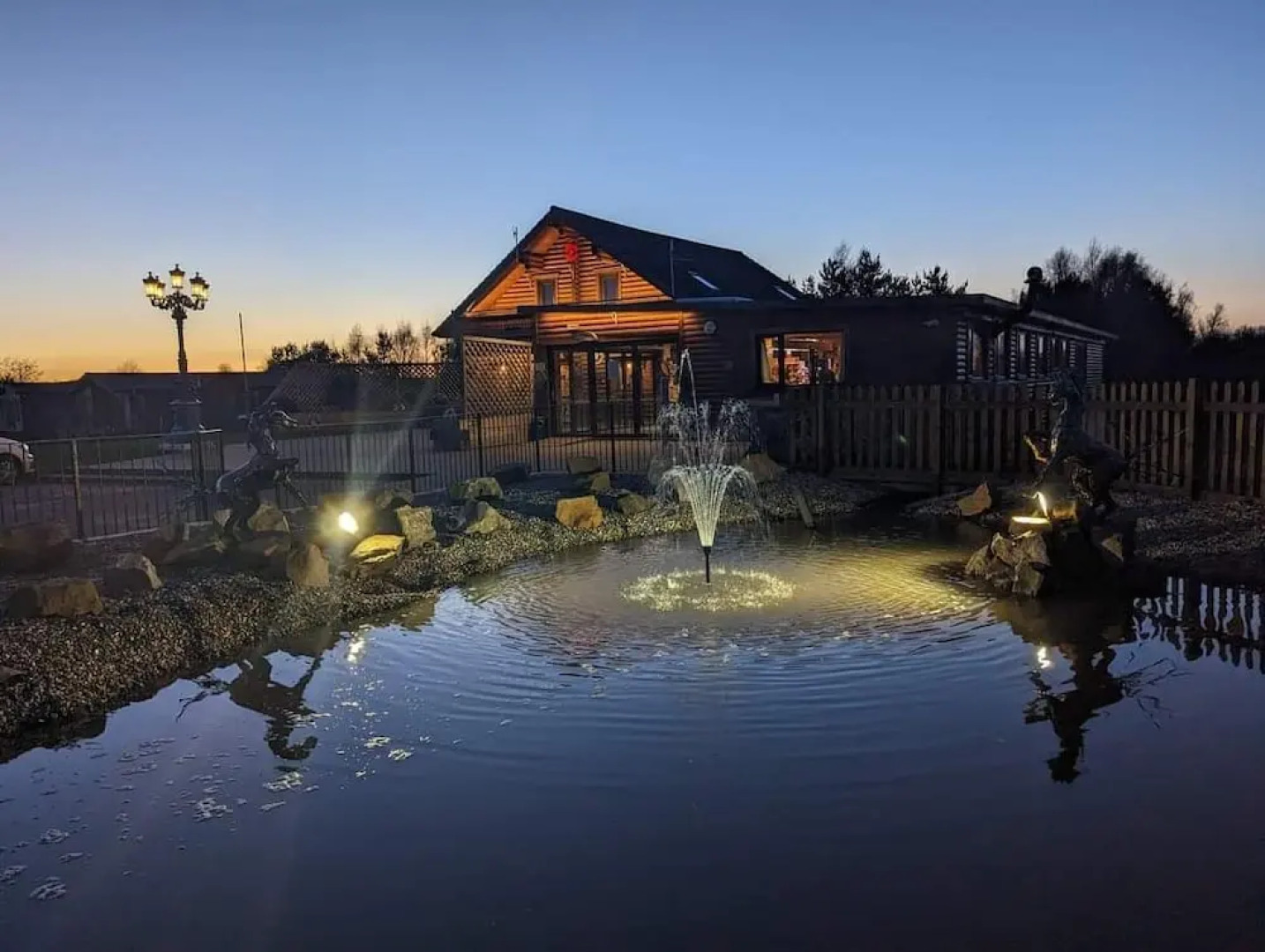 Apple Tree Lodge, Hot Tub, 3 Bedroom, 2 Bars