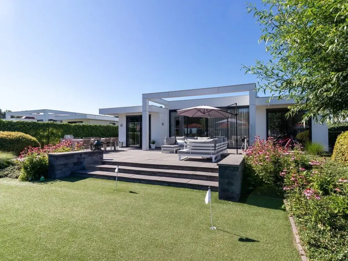 Luxury Villa With Private Jetty in Quiet Park