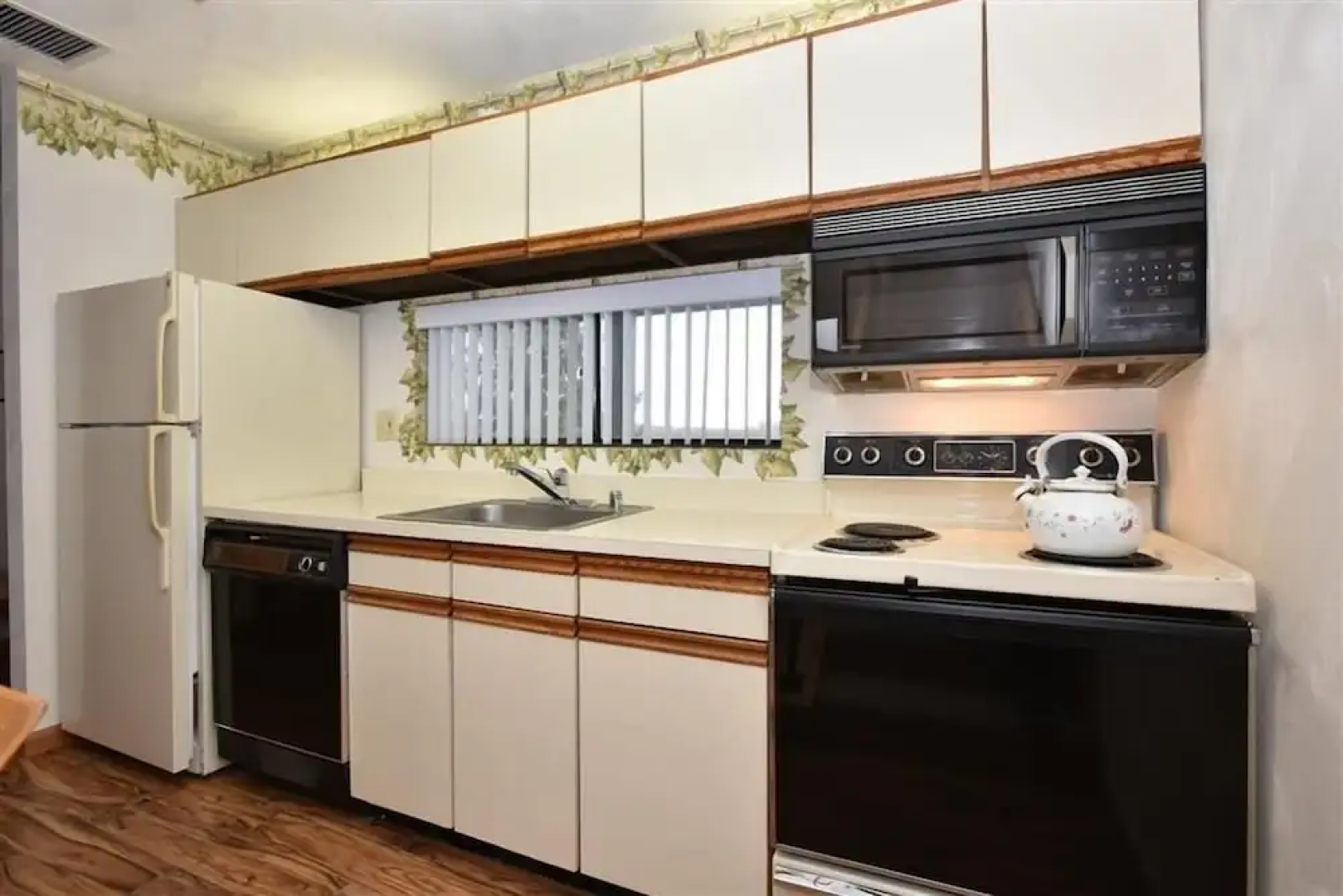 Seven Springs 3 BR Loft Condo, Walk to Slopes! by RedAwning
