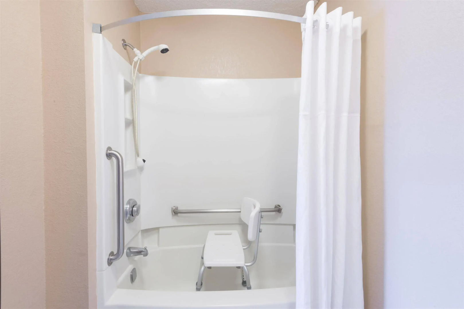 Days Inn by Wyndham Pittsburgh-Harmarville