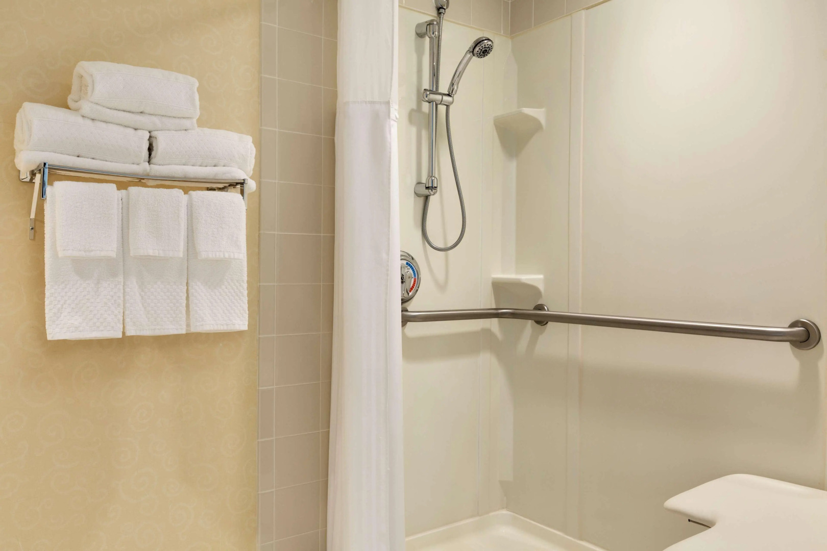 Hilton East Brunswick Hotel & Executive Meeting Center