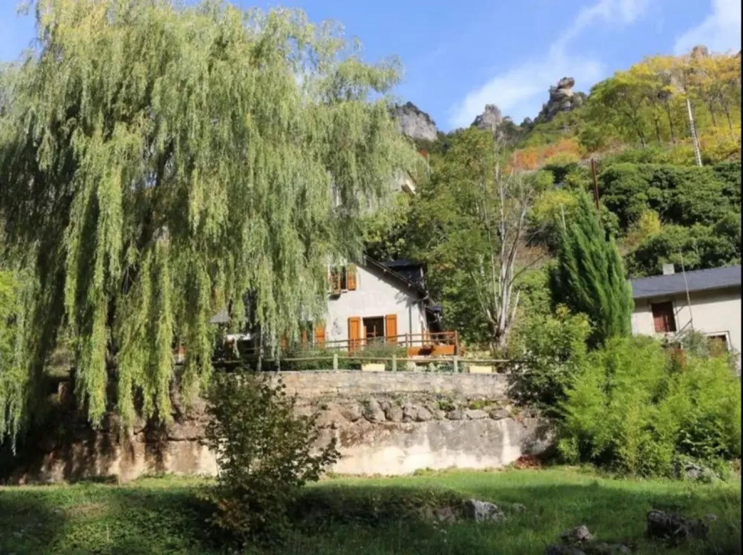 Villa With 4 Bedrooms In Saint-pierre-des-tripiers, With Wonderful Lake View, Private Pool, Furnished Garden - 41 Km From The Slopes