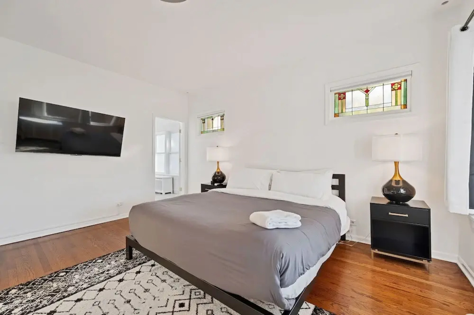 Charming Oak Park 4BD/3.5BA and 2 Private Parking by AllSet Turnover