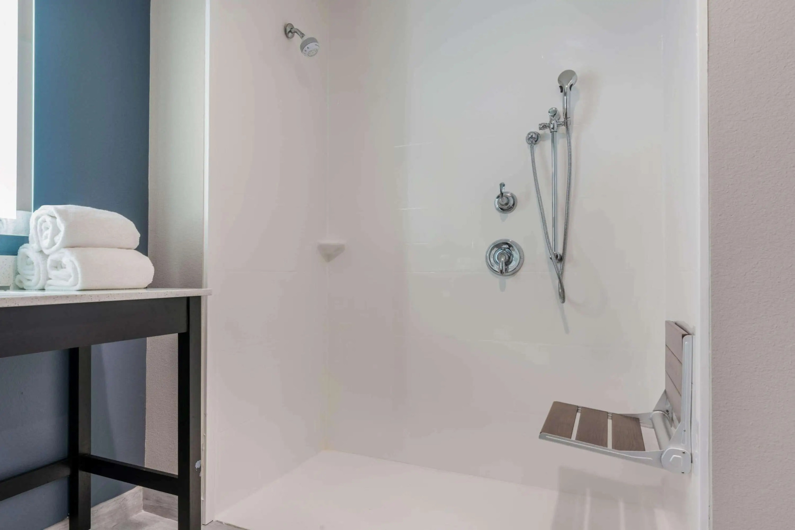 La Quinta Inn and Suites by Wyndham Houston Spring South