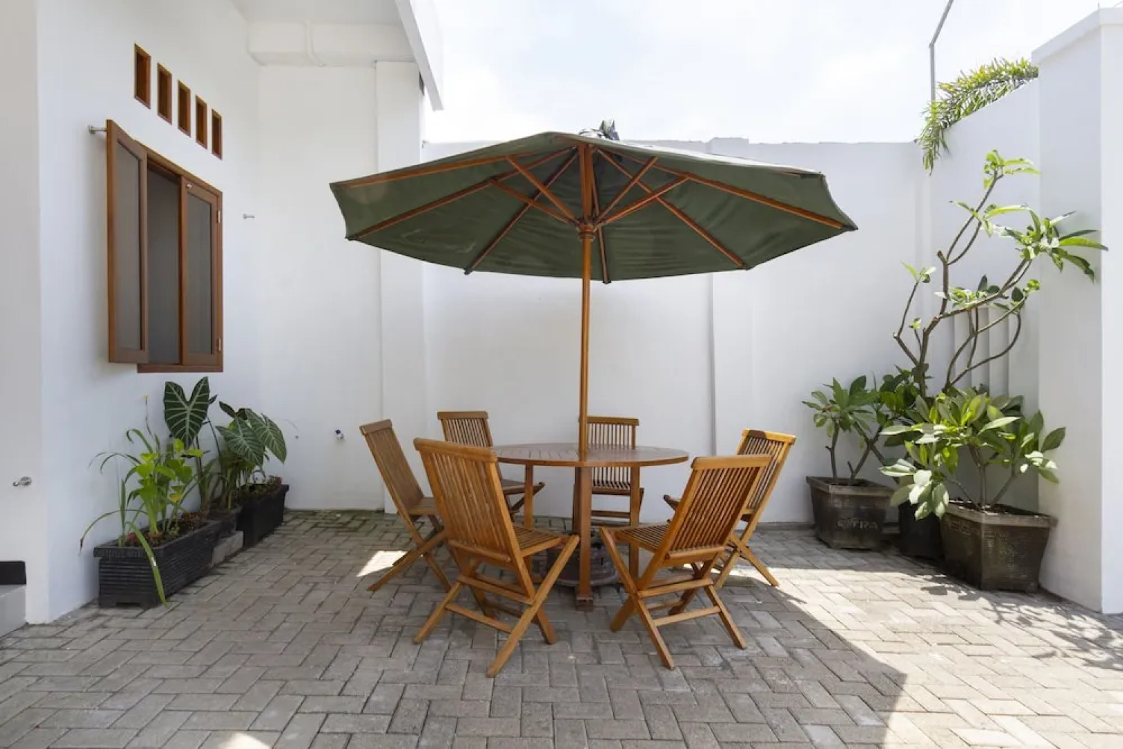 Forrest Inn by OYO Rooms