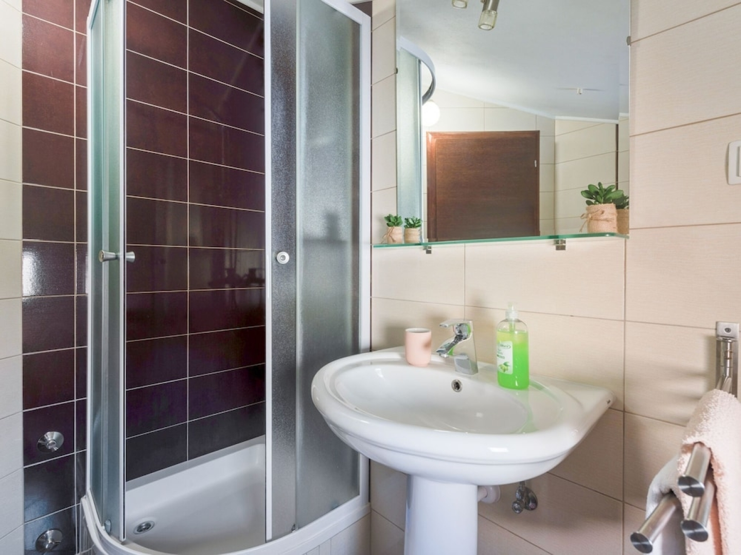 Quaint Apartment in Posedarje With Garden