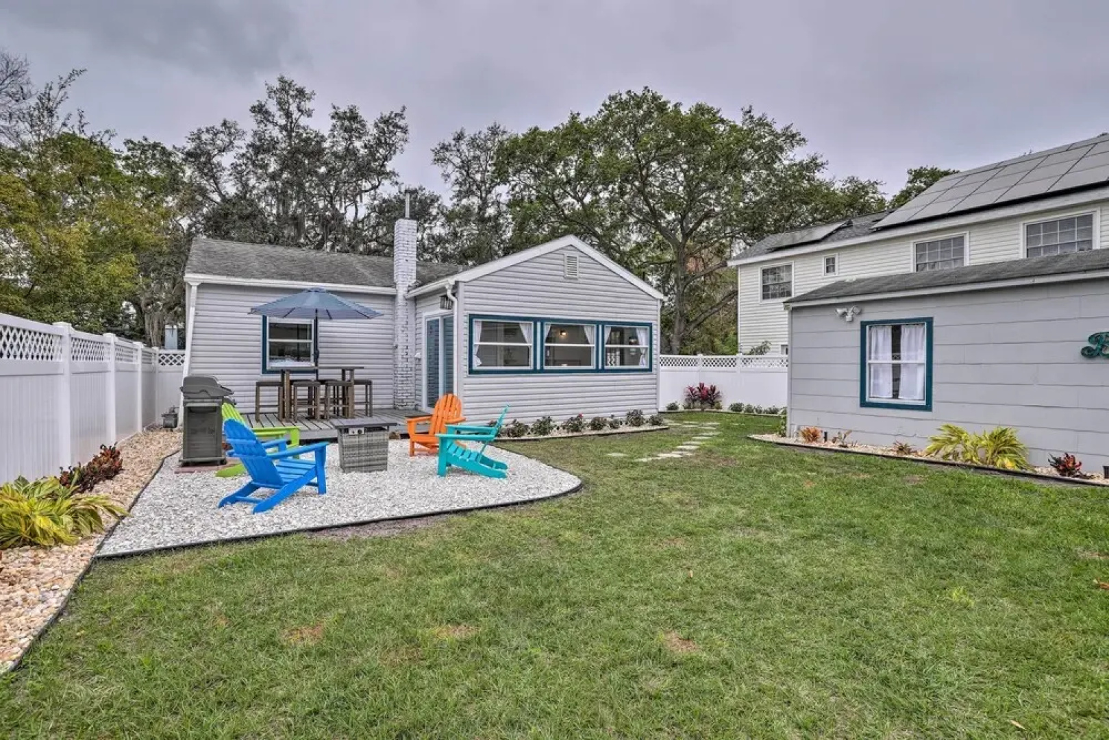 Tampa Bay Area Cottage w/ Gas Grill and Fire Pit!