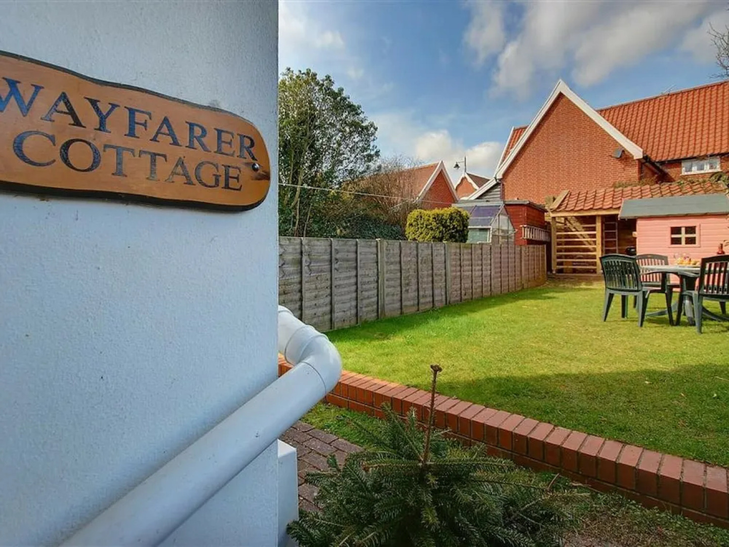 Comfortable Holiday Home With Open Fireplace and Private Garden, Near the Centre of Woodbridge