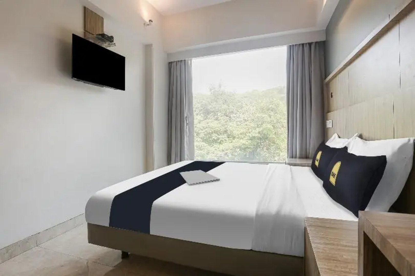 Capital O 69697 Seaons Hotel