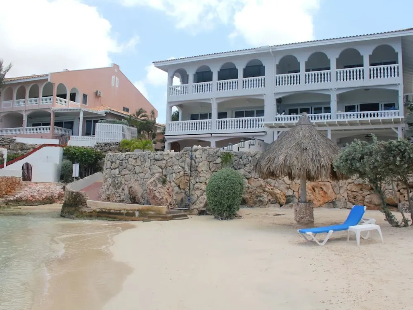 Sea-view Apartment in Mambo Beach Near Seaaquarium