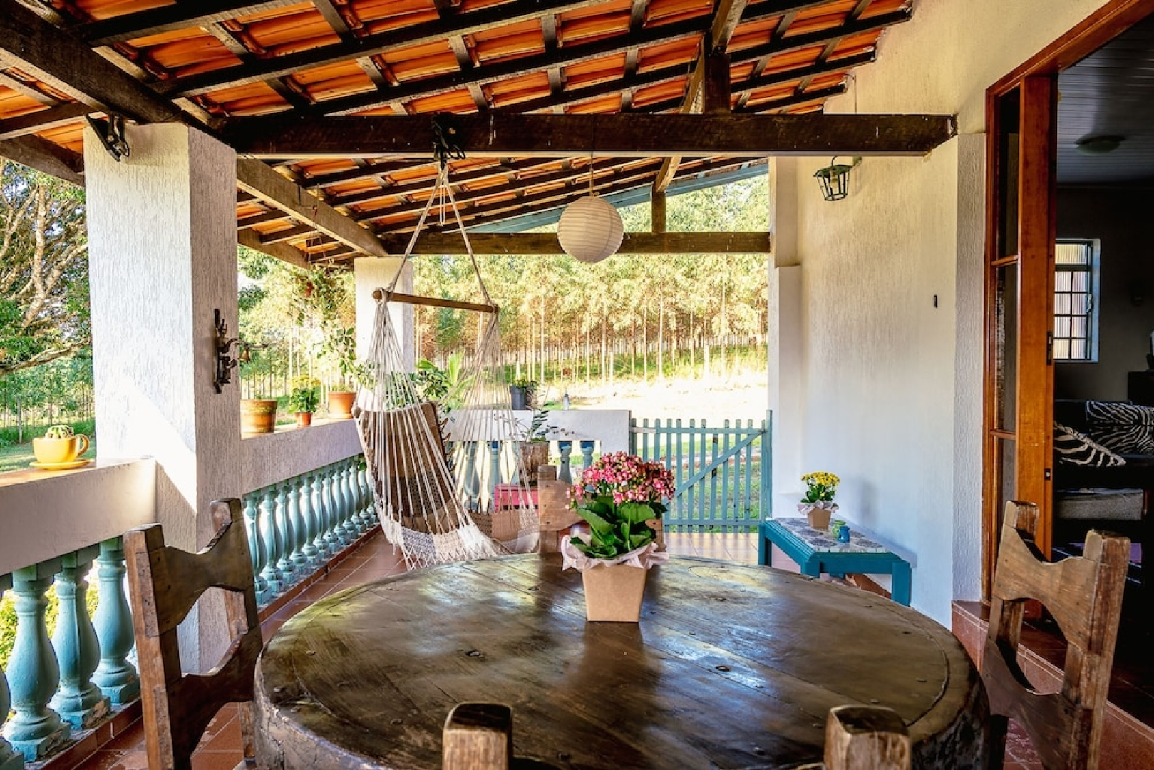 Sítio com piscina e lagoa particular