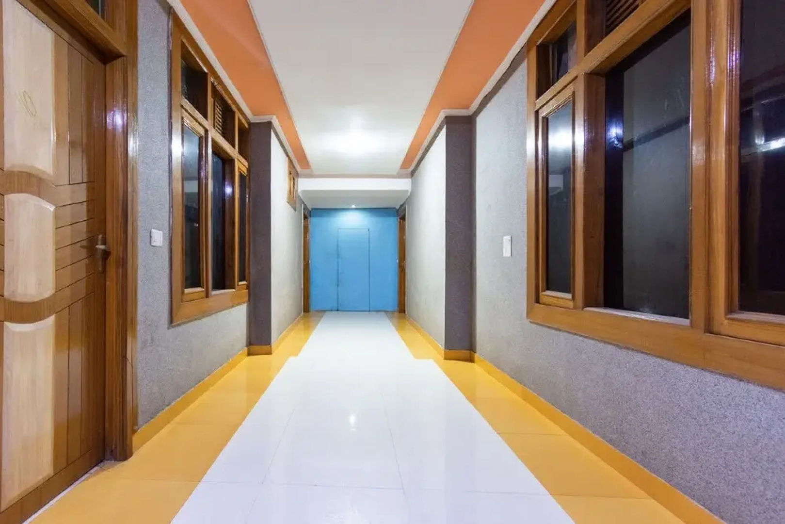 Oyo 44199 Hotel Crossroads