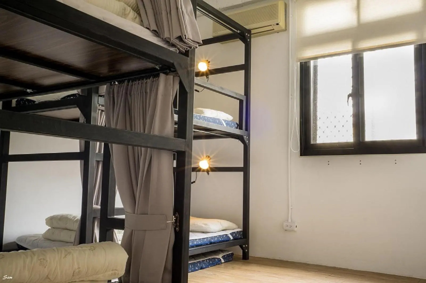 Journey Hostel & Bar