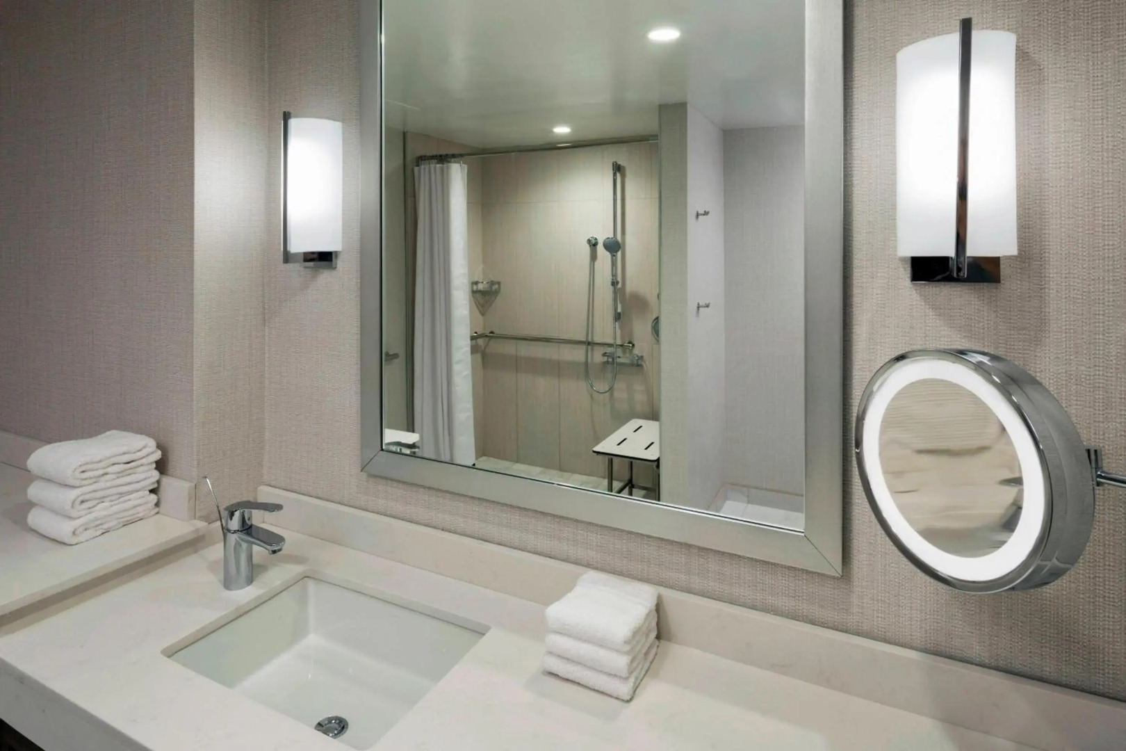 Sheraton Norfolk Waterside Hotel