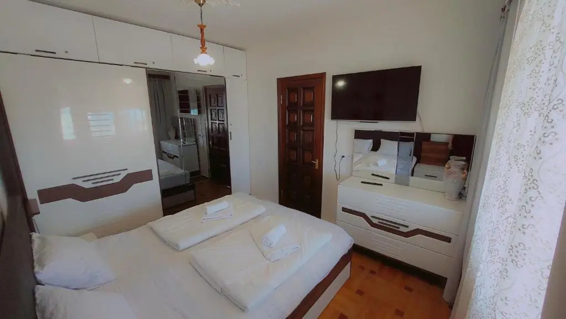 On Khimshiashvili Apartment