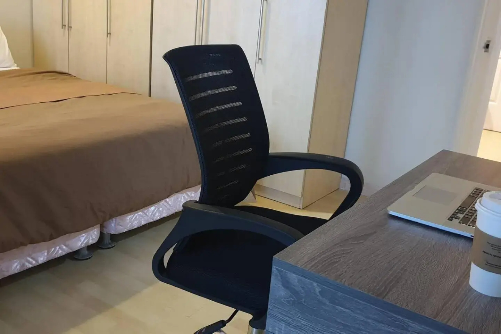 MANDALUYONG 2 Br w 2 Queen, 50HDtv across Shangrila Mall