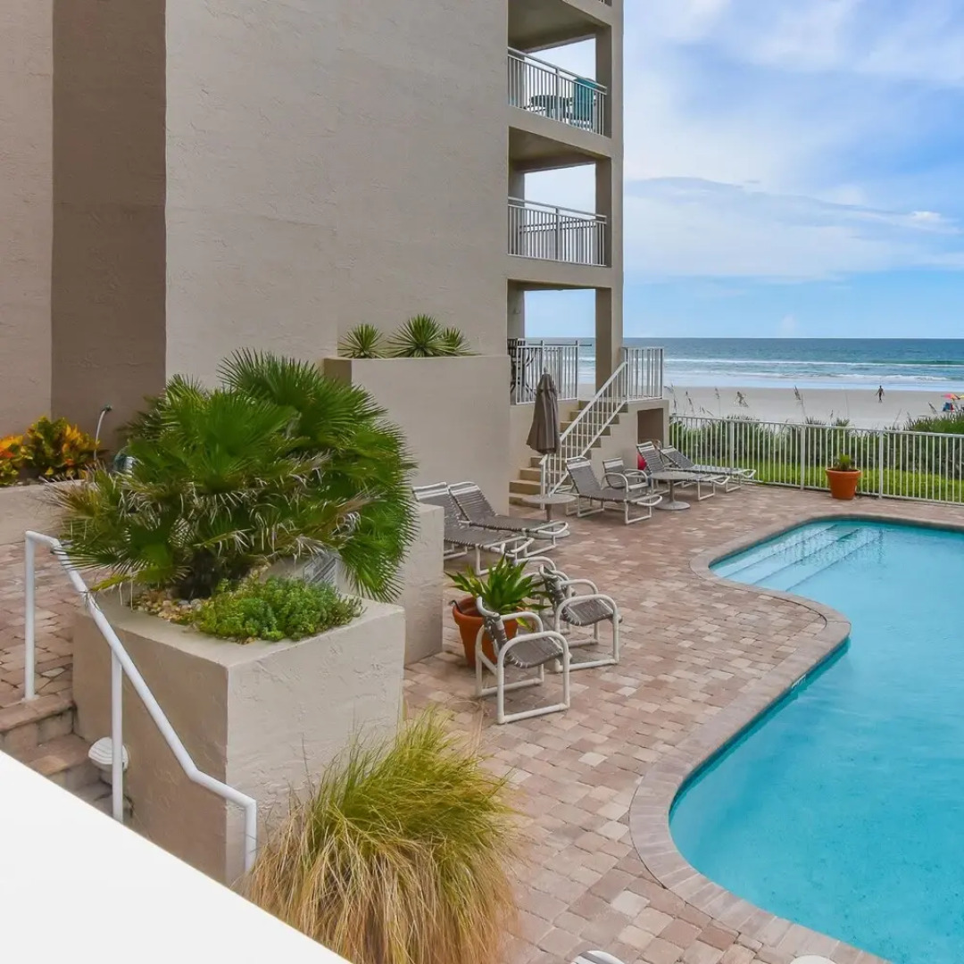 Beachfront Palm House - Walk Right out to the Pool Beach Access - Ph1b