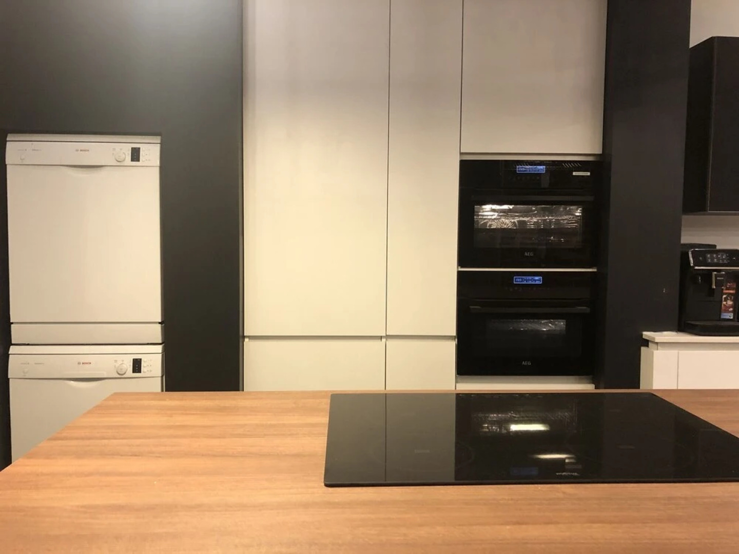 Beautifully Renovated Farmhouse for Groups, With Indoor Pool and Sauna