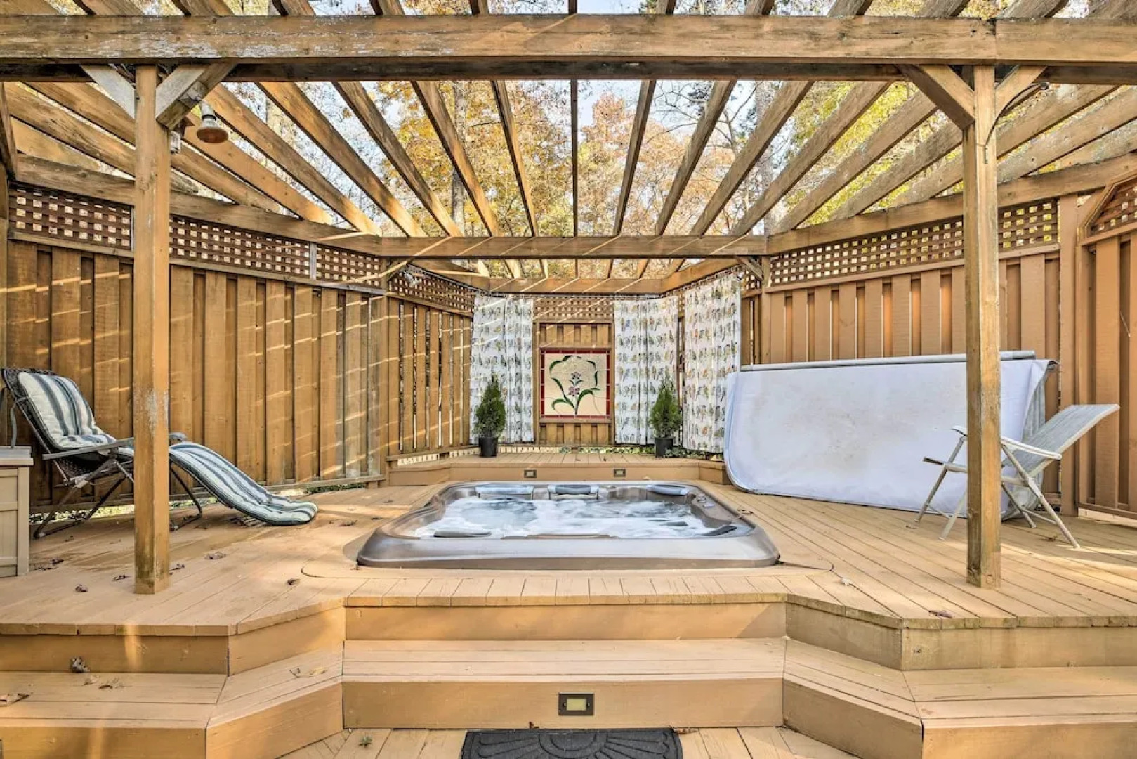 Hilltop Marietta Apt w/ Custom Design & Decor!