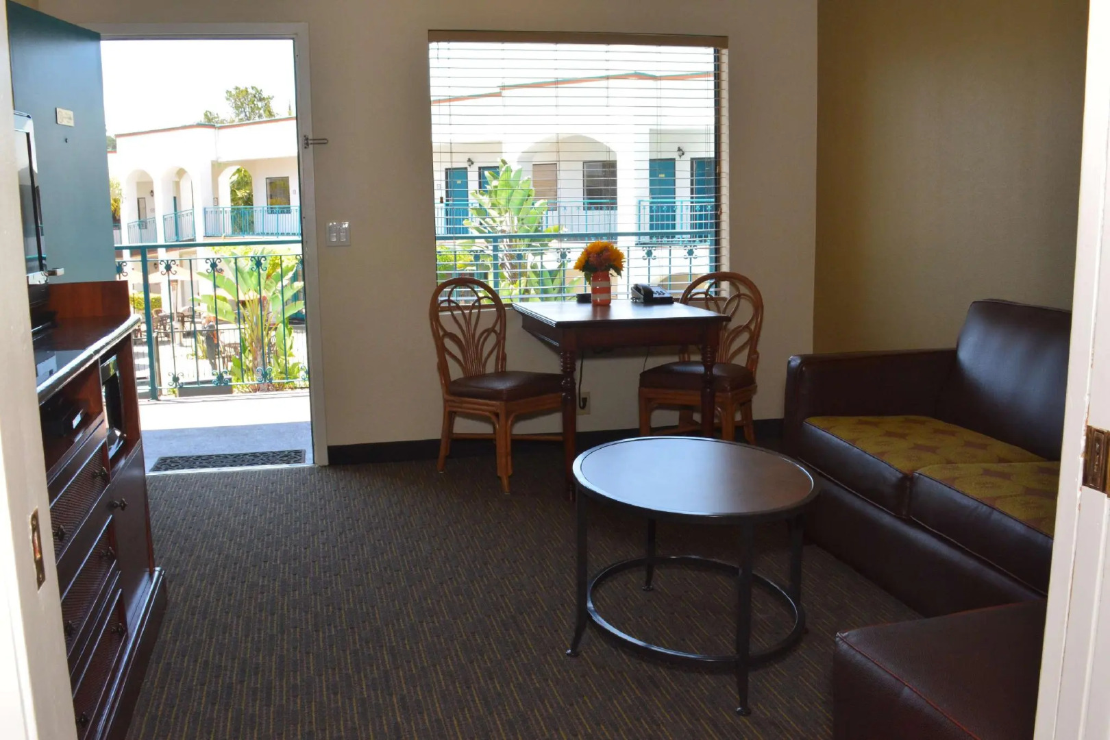 Oxford Suites Pismo Beach