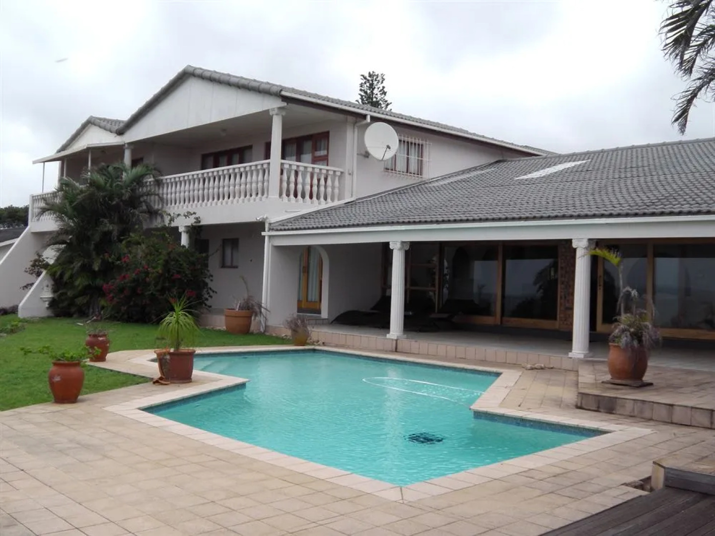 Empoza Sea View Guest House