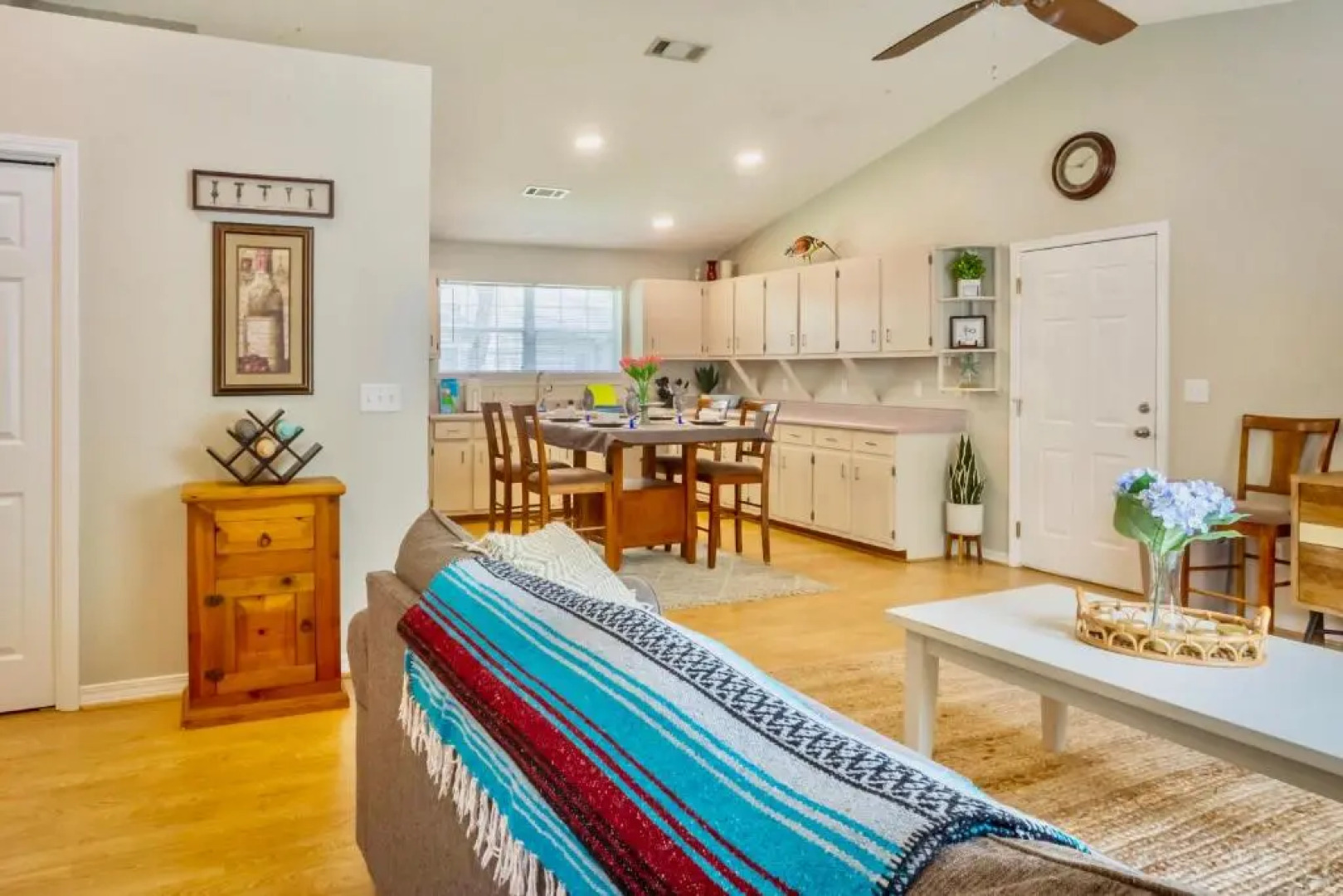 Life's a Breeze! Updated 3B Home 10 min to Beach!