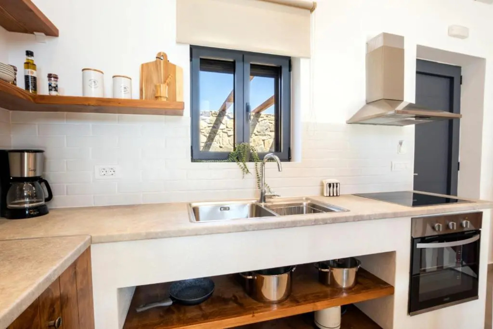 Cato Agro 4, Seafront Villa with Private Pool