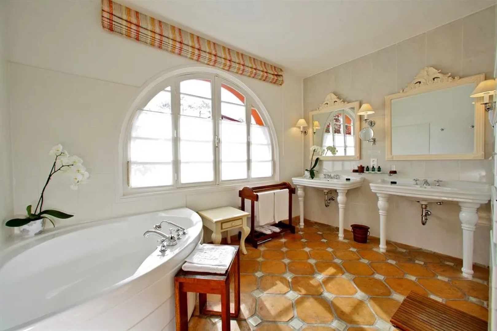 Les Hortensias Du Lac - Fontenille Collection